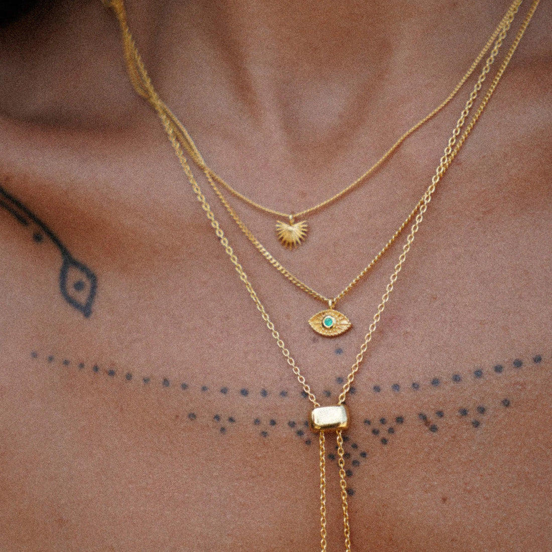 Mini Rays of Light Pendant with Emerald in 9ct Gold