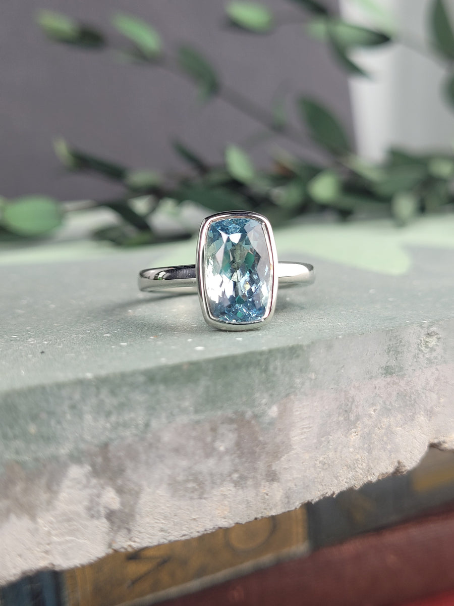 White Gold Aquamarine Ring