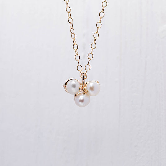 Dainty Pearl Cluster Pendant Necklace