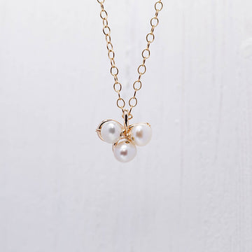 Dainty Pearl Cluster Pendant Necklace