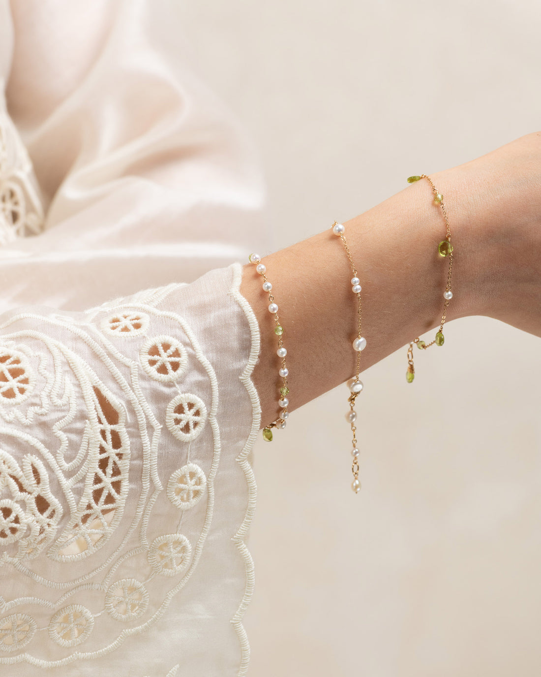 Lueur no 5- Pearl and Faceted Peridot Bracelet