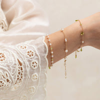 Lueur no 5- Pearl and Faceted Peridot Bracelet