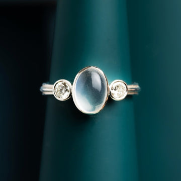 Moonstone Alauna III ring