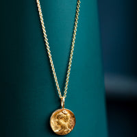 18ct Portrait disc pendant and Chain