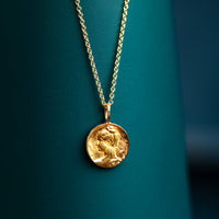 18ct Portrait disc pendant and Chain