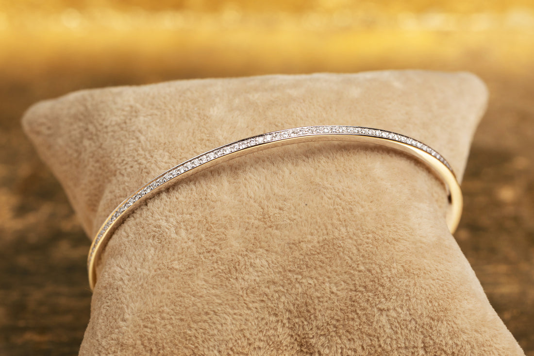 18ct White Gold Approx 1.00ct Diamond Bangle