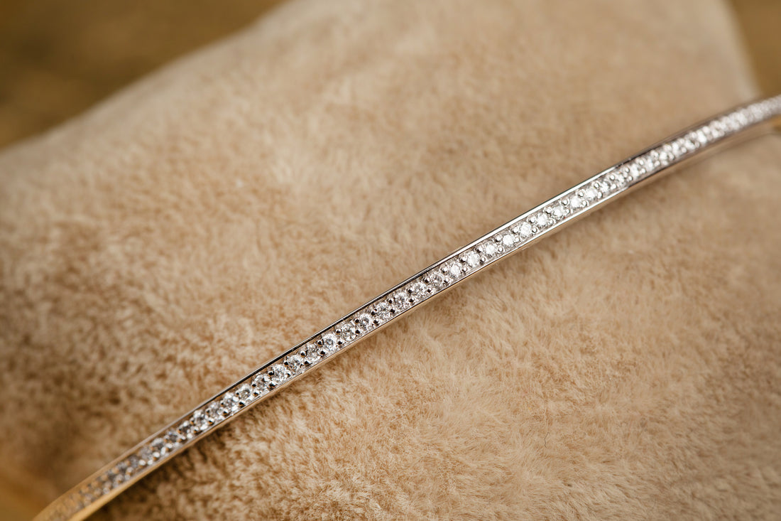 18ct White Gold Approx 1.00ct Diamond Bangle
