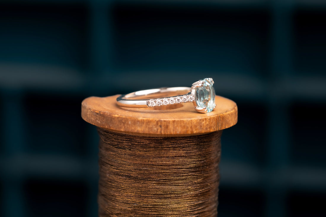 9ct White Gold Aquamarine & Diamond Ring