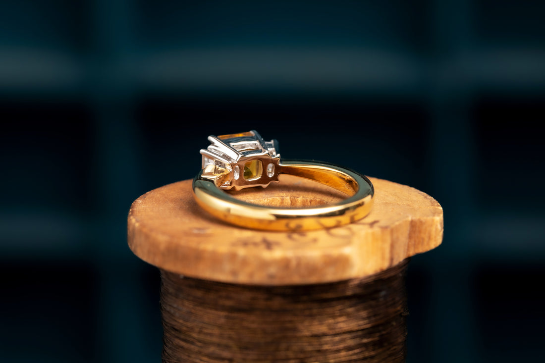 18ct Yellow Gold Zircon and Diamond Ring