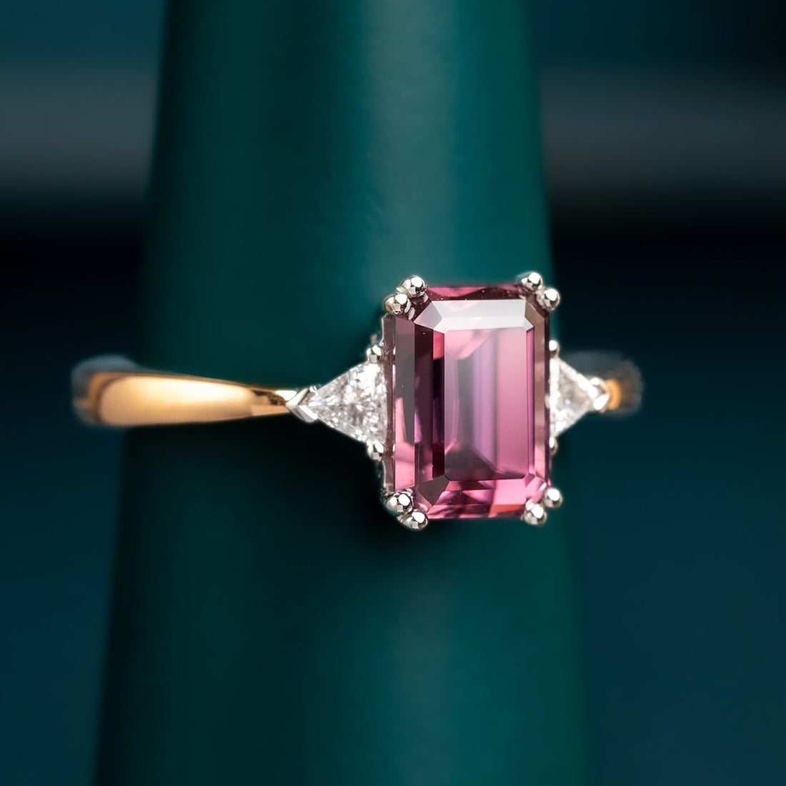 18ct Zircon and Diamond Ring