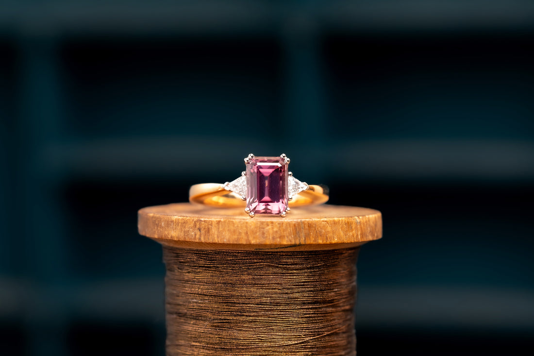 18ct Zircon and Diamond Ring