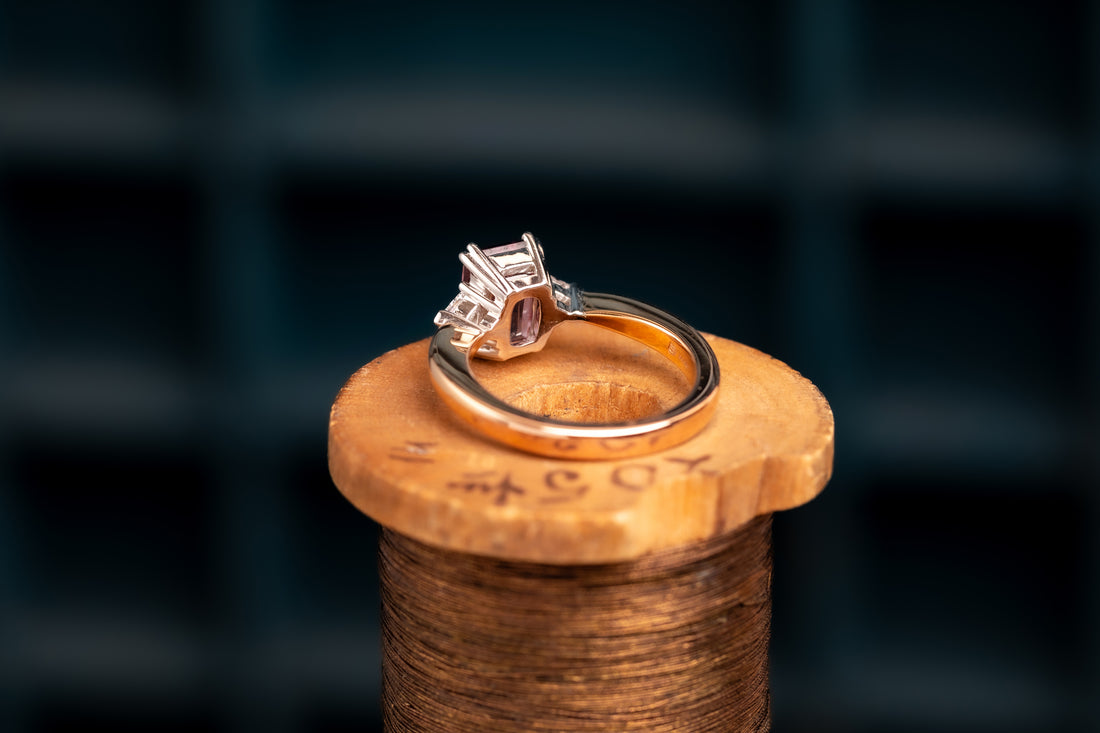 18ct Zircon and Diamond Ring