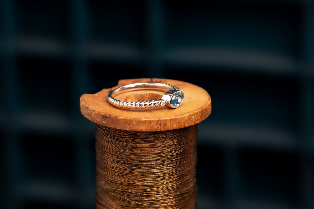 9ct White Gold Blue Topaz Ring