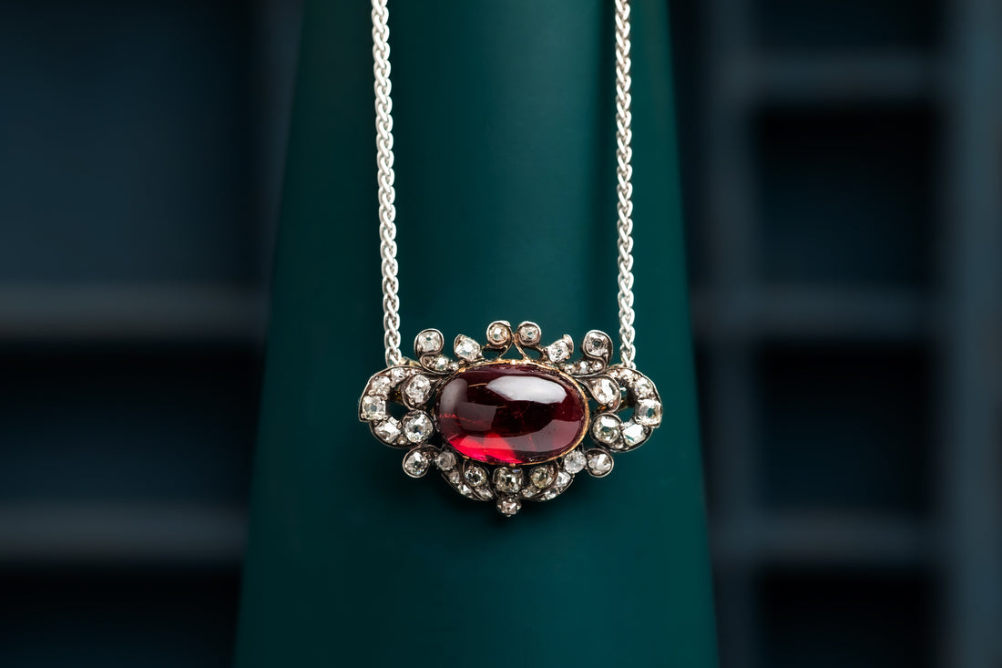 15ct Cabachon Garnet and Diamond Pendant with 18ct White Gold Chain