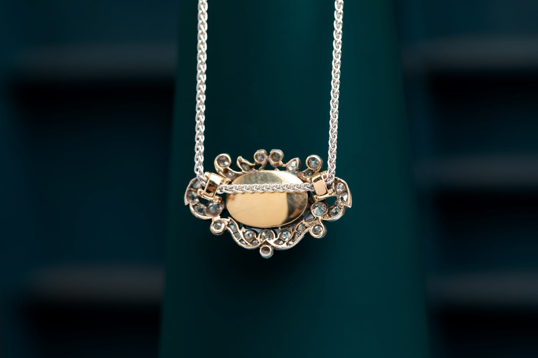 15ct Cabachon Garnet and Diamond Pendant with 18ct White Gold Chain