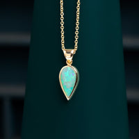 Opal pendant in 9ct gold
