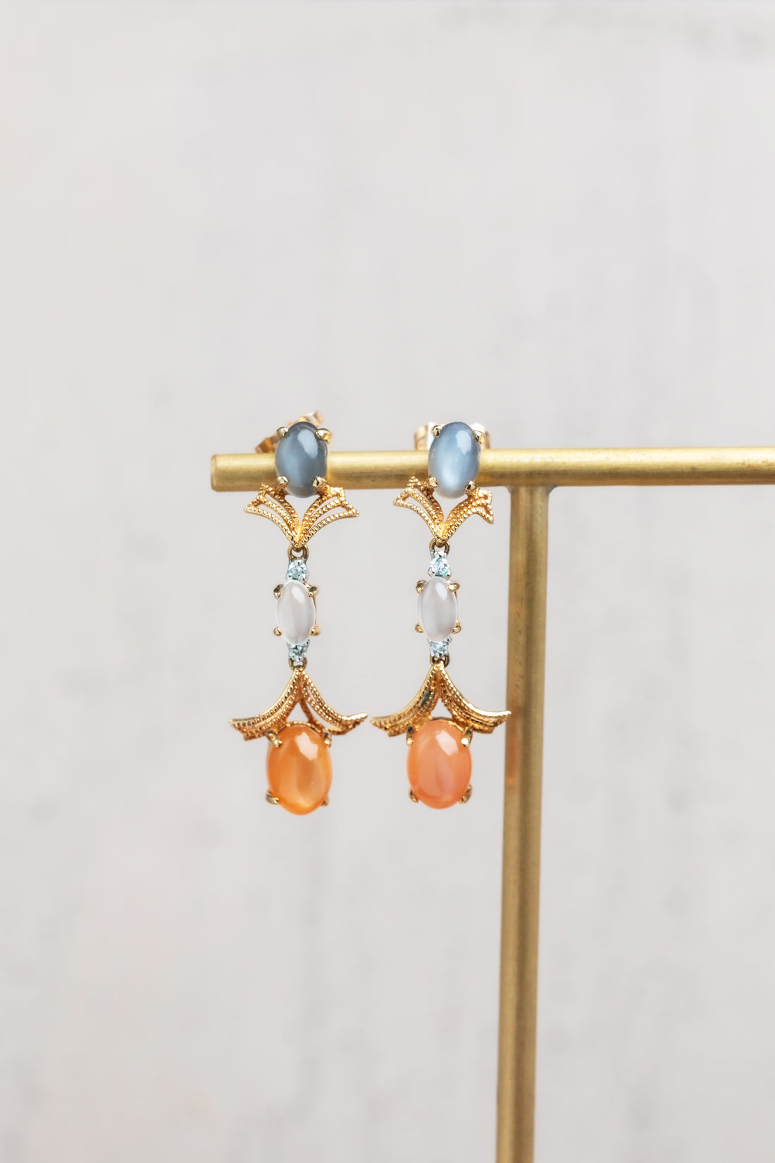 9ct Yellow Gold Moonstone Drop Earings