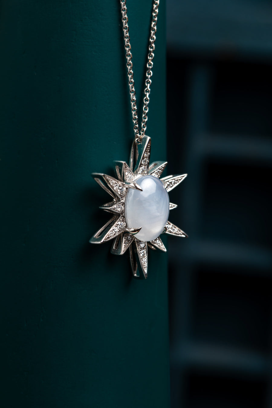 18ct Star Sapphire Pendant with Chain