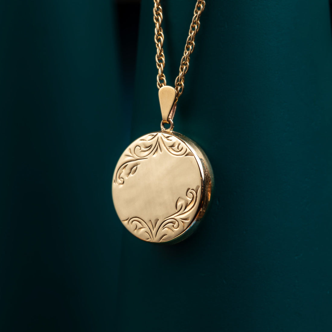 9ct Yellow Gold Round detailed Locket