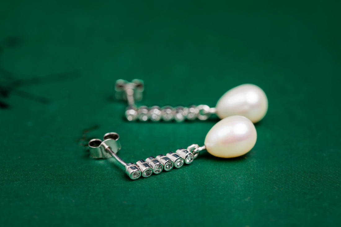 18ct white gold 0.12ct diamond drop freshwater pearl earrings