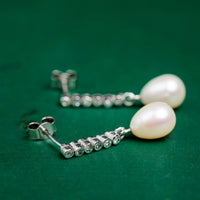 18ct white gold 0.12ct diamond drop freshwater pearl earrings