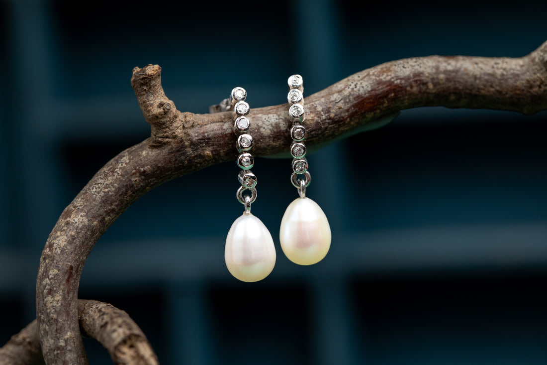 18ct white gold 0.12ct diamond drop freshwater pearl earrings