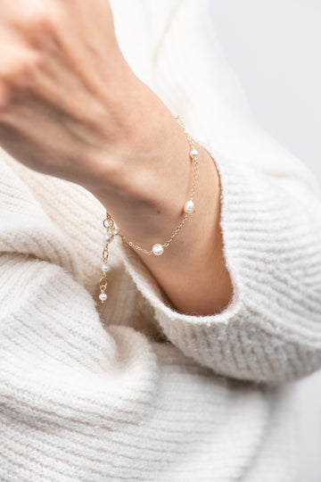 9ct Dainty Freshwater Pearls Chain Bracelet